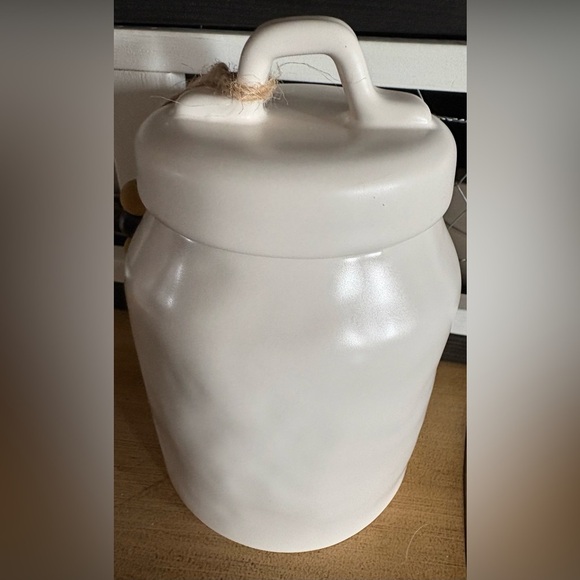 Rae Dunn White Ceramic “ KEEP “ Storage Jar with Lid - Picture 3 of 3